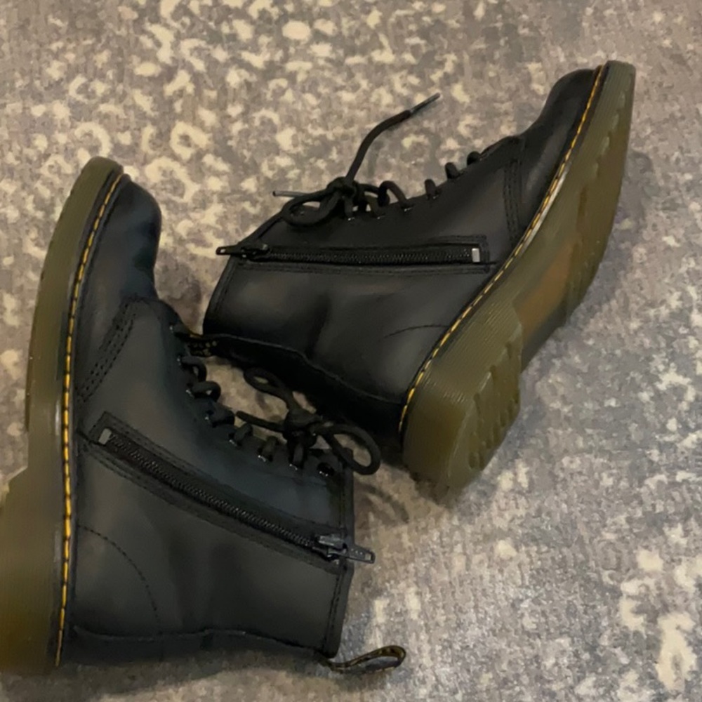 DR MARTENS KIDS SHOES SIZE 2 - Picture 8 of 12